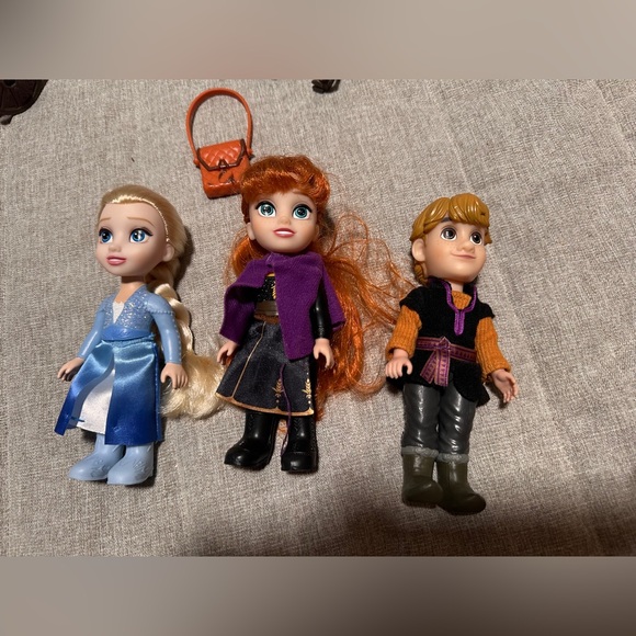 Disney Frozen II Petite Epic Journey Gift Set Anna, Elsa, Sven, Kristoff & Olaf - Picture 4 of 12
